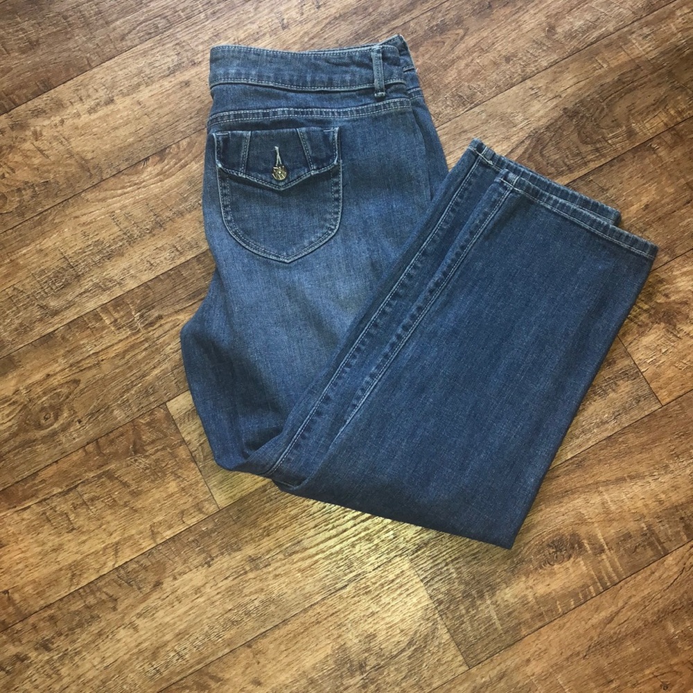 Vera Wang straight jeans. New condition